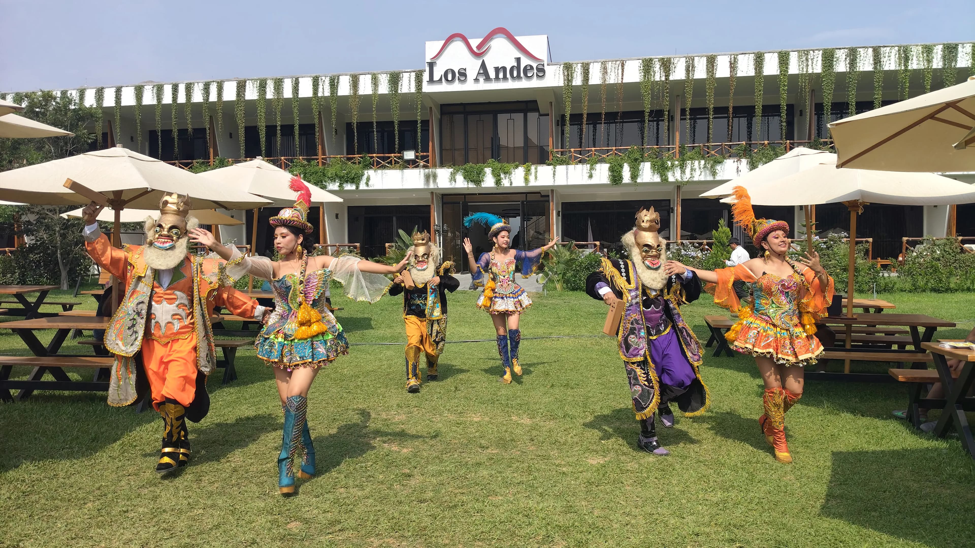 Danzas y Tradiciones